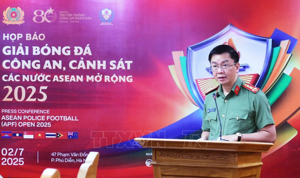El coronel Pham Kim Dinh, jefe del Departamento de Asuntos Políticos del Ministerio de Seguridad Pública de Vietnam, habla en la rueda de prensa. (Fuente: VNA) 