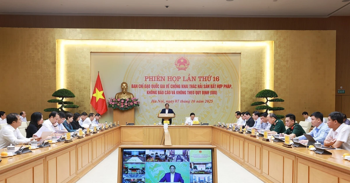 El primer ministro de Vietnam, Pham Minh Chinh, preside la reunión (Foto: VNA) 