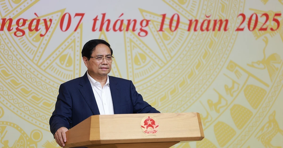 El primer ministro de Vietnam, Pham Minh Chinh, preside la reunión. (Foto: VNA) 