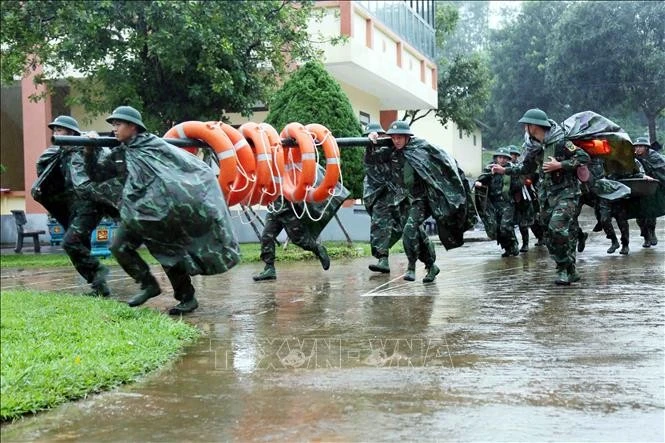 Quang tri moviliza más de 5.000 soldados para la prevención y respuesta ante inundaciones, crecidas repentinas y deslizamientos. (Foto: VNA) 