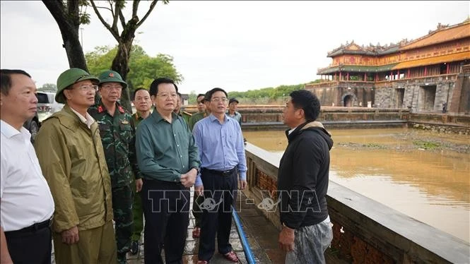 El viceprimer ministro Mai Van Chinh exhorta a intensificar los esfuerzos para proteger el Complejo de Monumentos de Hue. (Foto: VNA)
