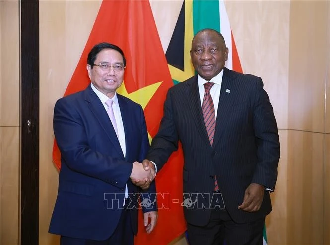 El primer ministro vietnamita, Pham Minh Chinh, y el presidente sudafricano, Cyril Ramaphosa. (Foto: VNA)