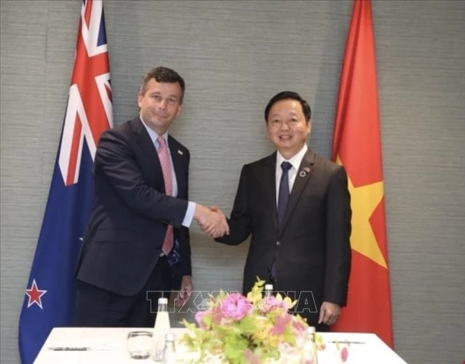 El viceprimer ministro vietnamita Tran Hong Ha y su homógogo neozelandés David Seymour. (Foto: VNA)