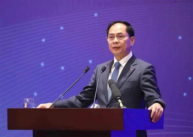 El viceprimer ministro de Vietnam Bui Thanh Son en el evento. (Foto: VNA)