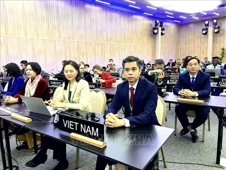 La delegación vietnamita participa activamente en el 43 período de sesiones de la Asamblea General de la Unesco. (Foto: VNA) 