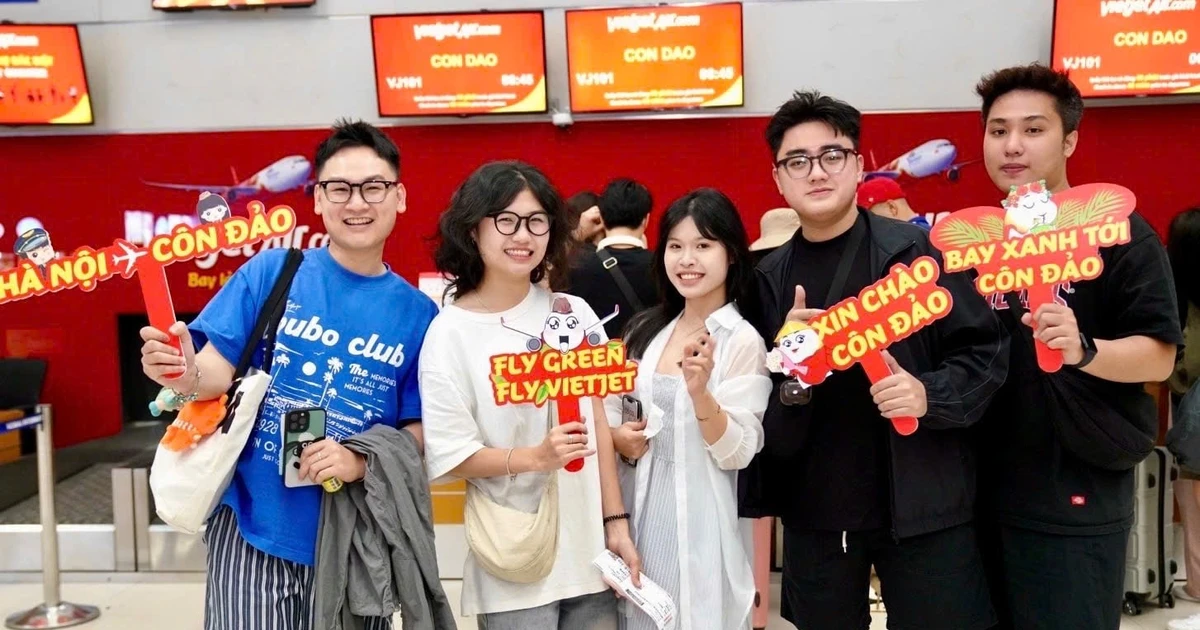 Pasajeros en vuelos a Con Dao. (Foto: VNA)