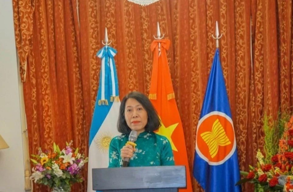 La embajadora de Vietnam en Argentina, Ngo Minh Nguyet, habla en la cita. (Foto: VNA)