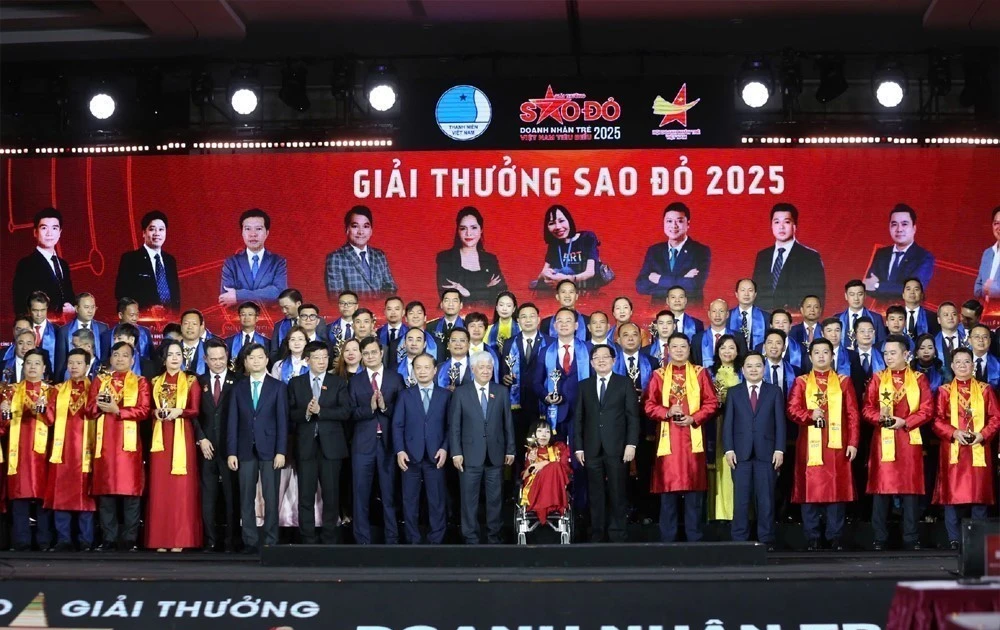 Premios Estrella Roja reconocen a 11 jóvenes empresarios vietnamitas. (Foto: VNA)