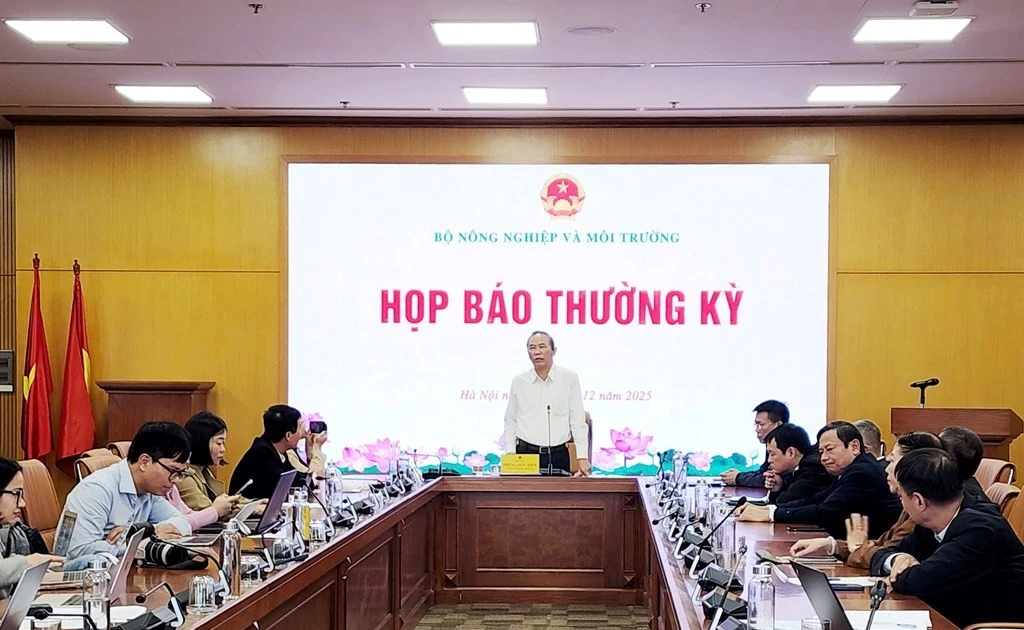 El viceministro Phung Duc Tien en la rueda de prensa. (Foto: VNA)