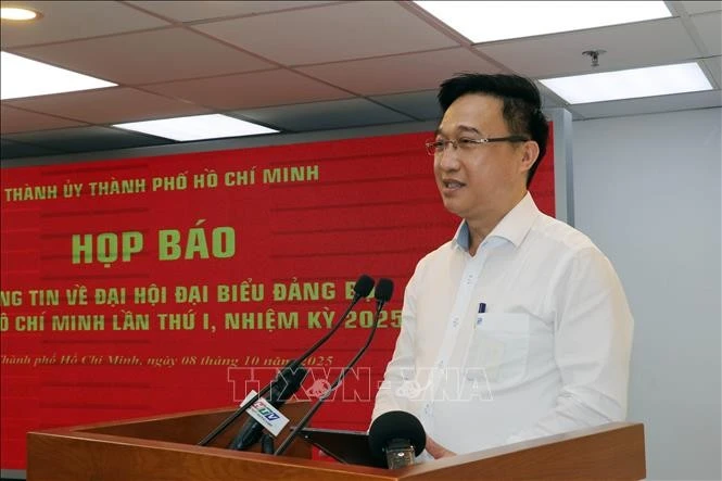 Dang Minh Thong, subsecretario del Comité del Partido en Ciudad Ho Chi Minh, interviene en la rueda de prensa. (Foto: VNA)