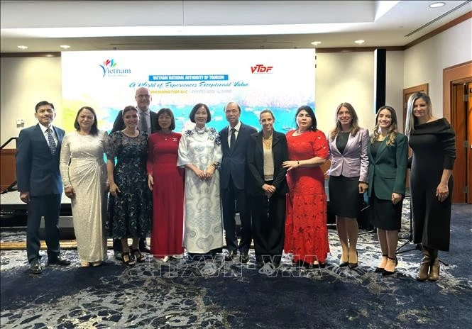 Los delegados en el evento se toman una foto de recuerdo. (Foto: VNA) 