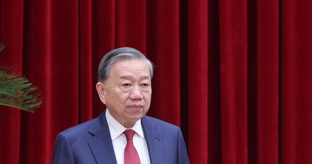 El secretario general To Lam pronuncia un discurso de apertura en el 14º pleno del Comité Central del Partido Comunista de Vietnam del XIII mandato. (Foto: VNA) 