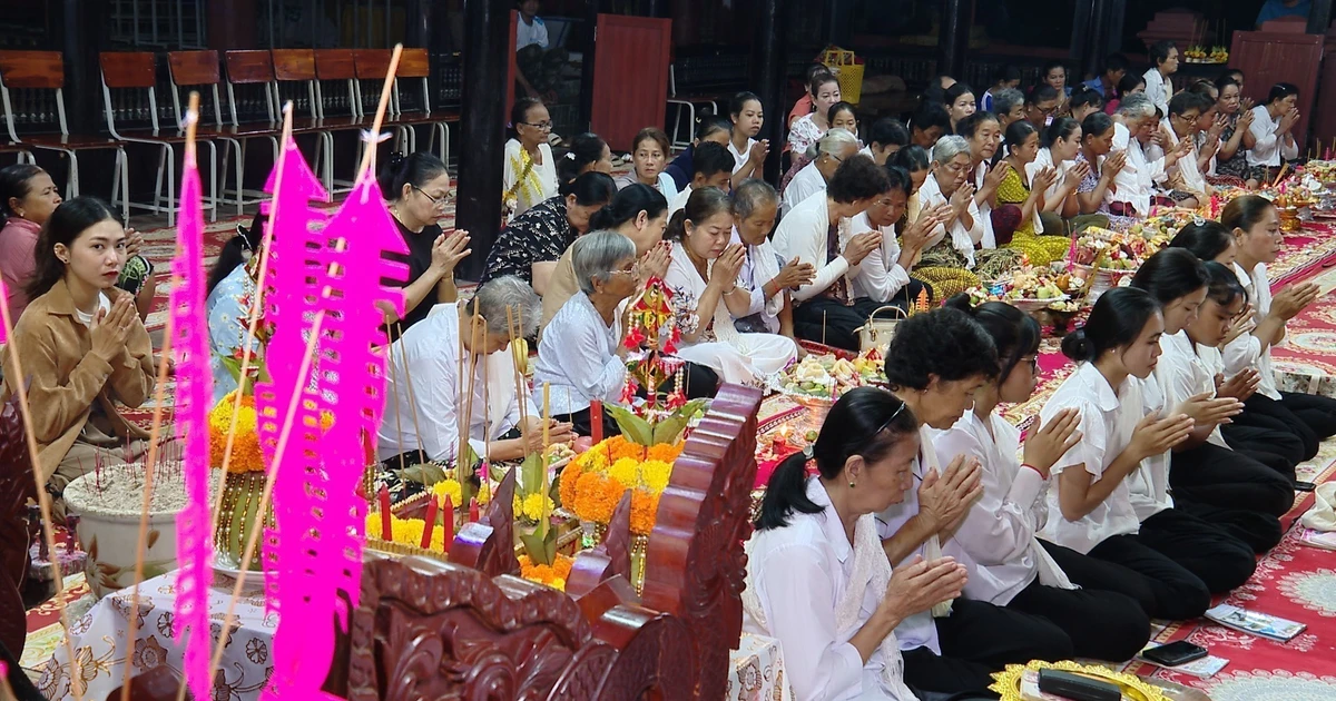 El Sene Dolta es una de las festividades principales para los Khmer, mostrando el respeto de los descendientes hacia sus ancestros, abuelos y seres queridos fallecidos. (Foto: VNA)