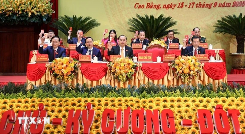 El Presídium de la Asamblea del Comité partidista de Cao Bang. (Foto: VNA)