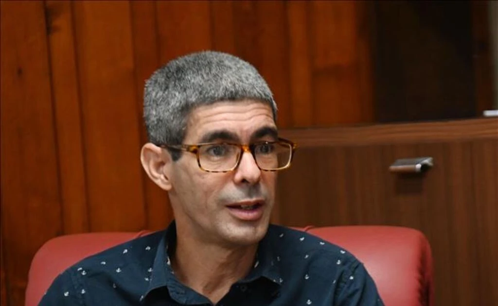 El director general de la Agencia Cubana de Noticias (ACN), Norland Rosendo González, en la entrevista. (Foto: VNA)