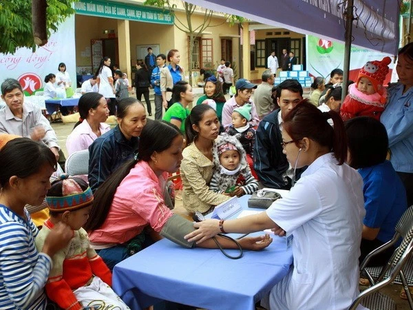 Exámenes médicos para personas de etnias en la provincia de Thai Nguyen. (Foto: VNA)