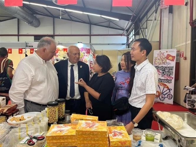 Conectando empresas vietnamitas con socios griegos en la feria. (Foto: Embajada de Vietnam en Grecia)