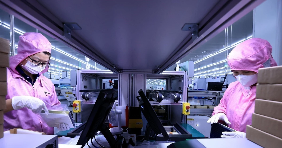 En la empresa de Toyo Solar, fabricante de paneles solares en el Parque Industrial Cam Khe en la provincia de Phu Tho. (Foto: VNA)