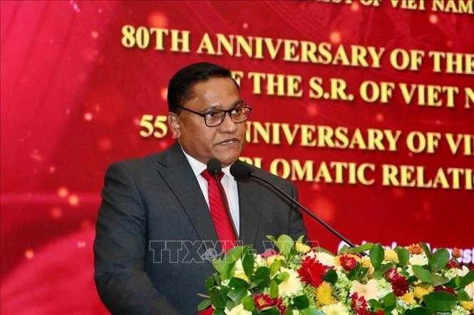 El ministro de Asuntos Exteriores, Empleo Exterior y Turismo de Sri Lanka, Vijitha Herah, habla en el evento. (Foto: Embajada de Vietnam en Sri Lanka)
