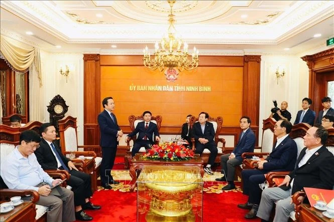 El presidente del Comité Popular de Ninh Binh, Pham Quang Ngoc, habla en el evento. (Foto: VNA)
