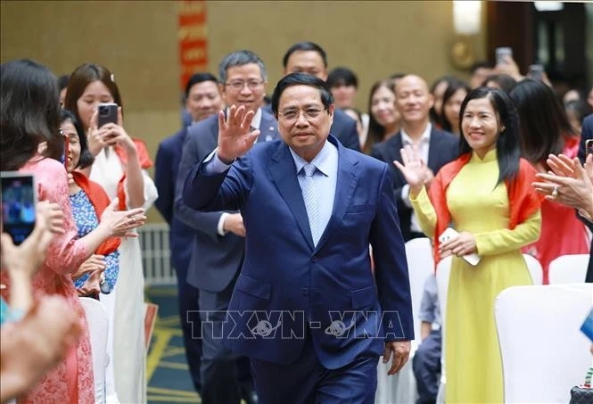 El primer ministro Pham Minh Chinh se reúne con la comunidad vietnamita residente en China (Fuente: VNA) 
