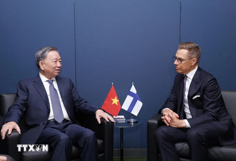 El secretario general del Partido Comunista y presidente de Vietnam, To Lam, se reúne con el presidente finlandés, Alexander Stubb, en 2024. (Foto: VNA)