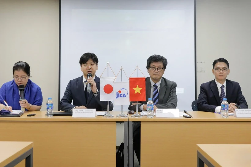 Participantes vietnamitas y japoneses en la rueda de prensa. (Fuente: VNA) 