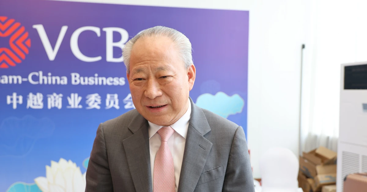 Yan Jiehe, fundador del Grupo Chino de Construcción Pacífico y presidente del Instituto de Investigación Zhuang Yan, en la entrevista. (Foto: VNA)
