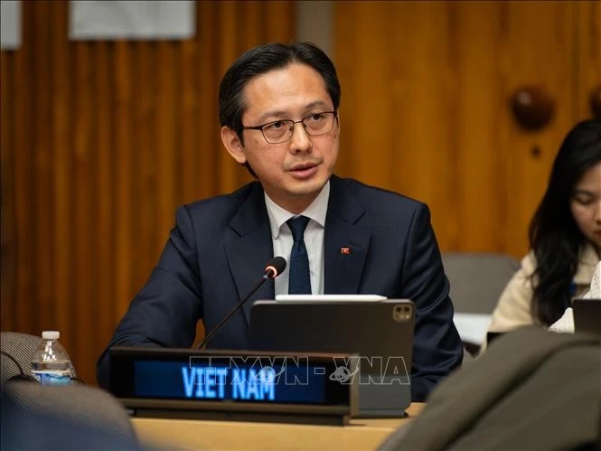 El embajador Do Hung Viet, jefe de la misión permanente de Vietnam ante la ONU, interviene en la cita (Foto: VNA)