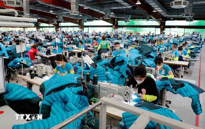 Artículos textiles para exportación a los mercados de Estados Unidos y la Unión Europea en Maxport Garment Company. (Foto: VNA)
