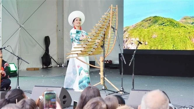 Una interpretación del xilófono de bambú T’rung transmite la vitalidad de la Altiplanicie Occidental de Vietnam. (Foto: VNA)