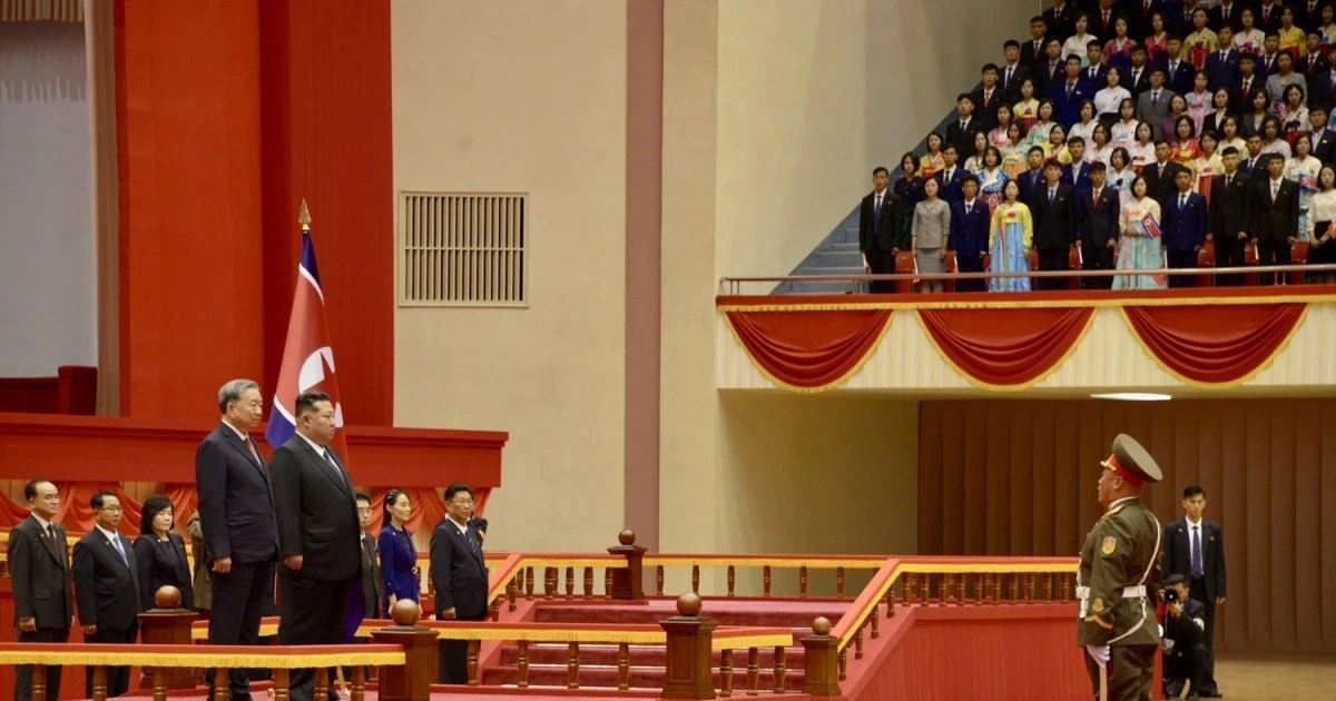 La ceremonia de bienvenida al secretario general To Lam se celebró solemnemente en el Palacio de Deportes de Pionyang. (Foto: VOV)