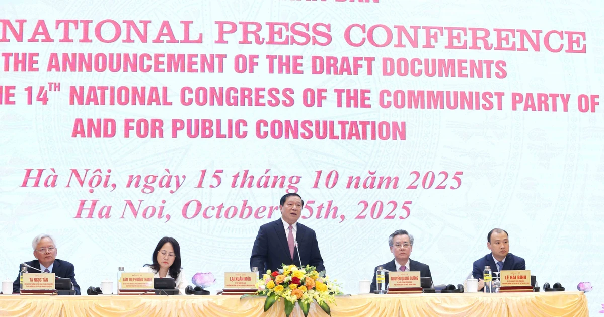 El subjefe permanente de la Comisión de Propaganda y Educación del Comité Central del PCV, Lai Xuan Mon, habla en el evento (Fuente: VNA) 