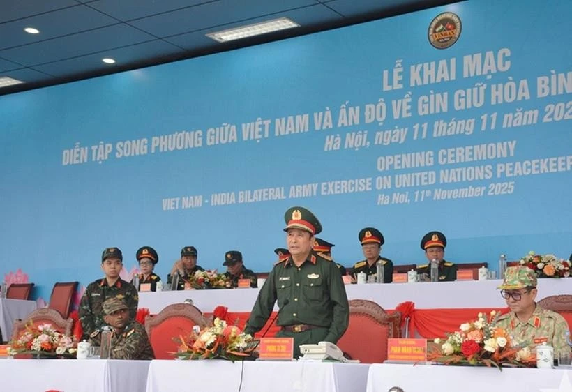 El teniente general Phung Si Tan, subjefe del Estado Mayor del Ejército Popular de Vietnam en la cita. (Foto: VNA)