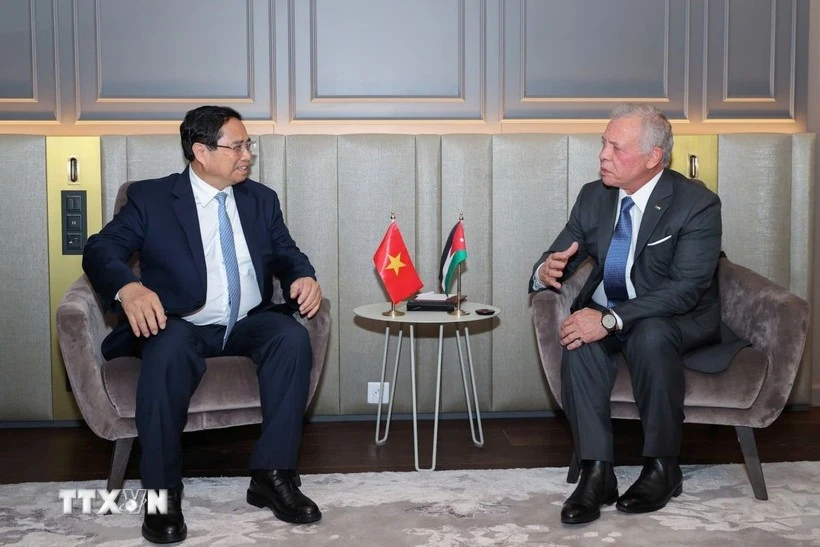 El primer ministro de Vietnam, Pham Minh Chinh, se reúne con el rey Abdullah II bin Al-Hussein de Jordania durante su visita para asistir a la 3ª Conferencia de las Naciones Unidas sobre los Océanos. (Foto: VNA) 