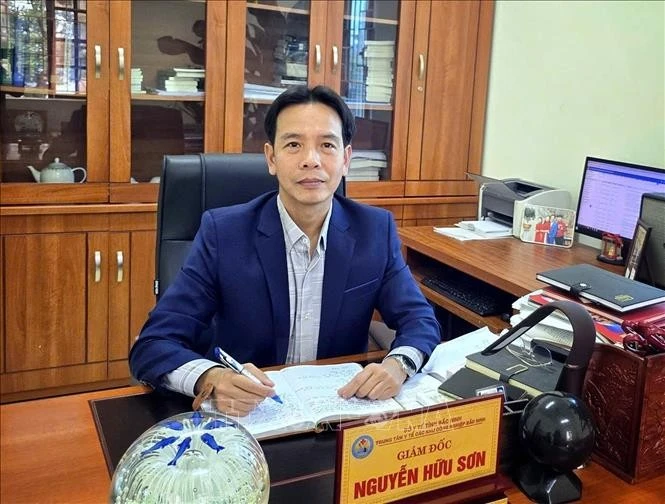l director del Centro Provincial de Salud de los Parques Industriales de la provincia norteña de Bac Ninh, Nguyen Huu Son (Fuente: VNA) 