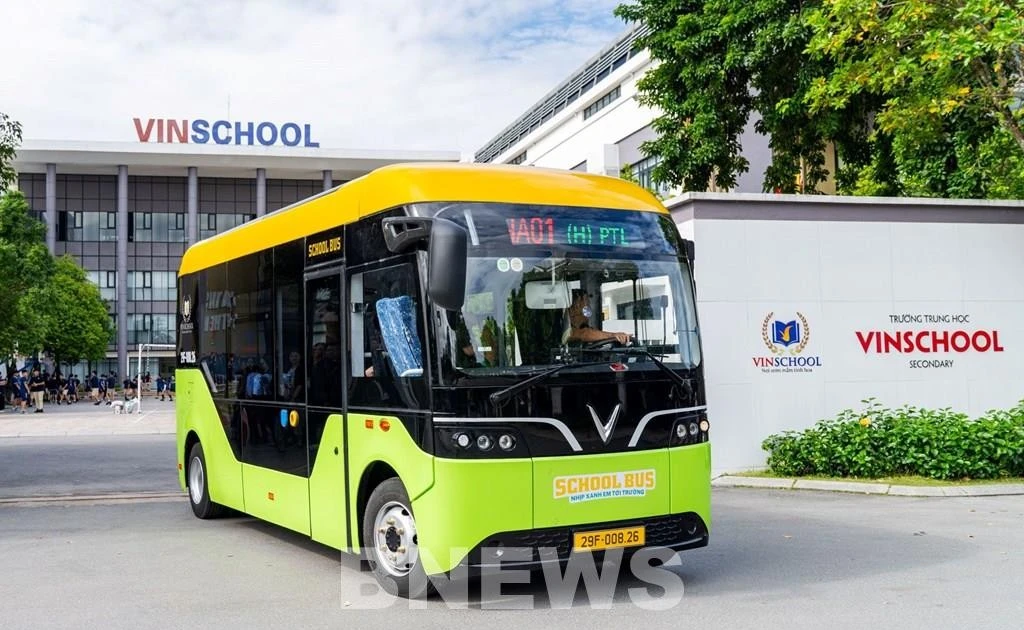 El servicio emplea el nuevo minibús eléctrico VinFast EB 6 (Foto: VNA)