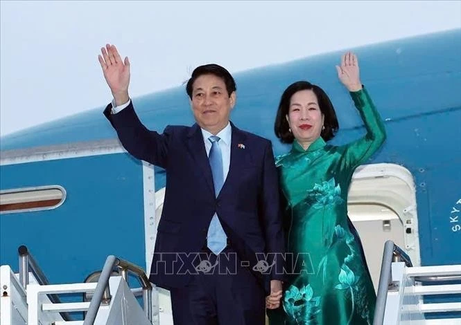 El presidente Luong Cuong y su esposa parten de Nueva York rumbo a su país. Foto: VNA 