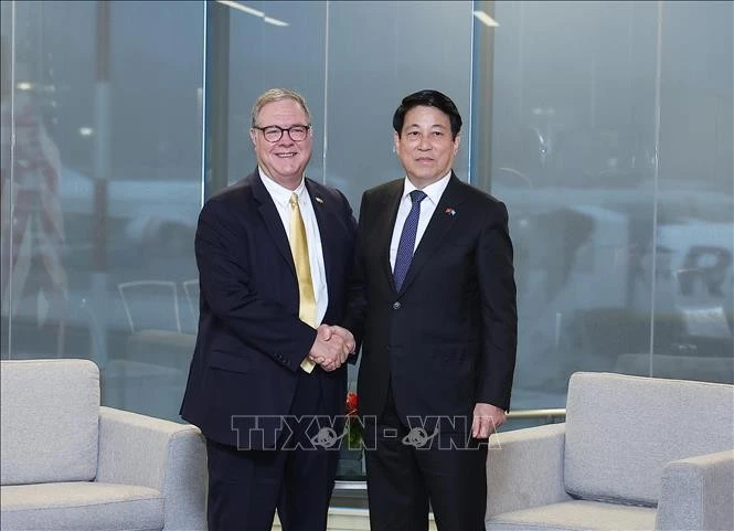 El presidente de Vietnam, Luong Cuong, y el vicegobernador de Washington, Denny Heck. (Fuente: VNA) 