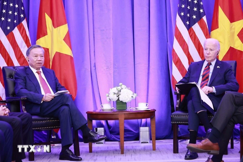 En el marco de su asistencia a la Cumbre del Futuro, el 79º periodo de sesiones de la Asamblea General de las Naciones Unidas y su trabajo en Estados Unidos, el 25 de septiembre de 2024, el secretario general del Partido Comunista y presidente de Vietnam, To Lam, se reune con el presidente estadounidense Joe Biden. (Foto: VNA)