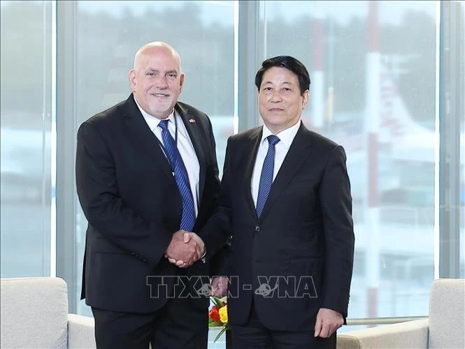 El presidente de Vietnam, Luong Cuong, y Ron Vachris, presidente y director ejecutivo de Costco Wholesale. (Fuente: VNA) 
