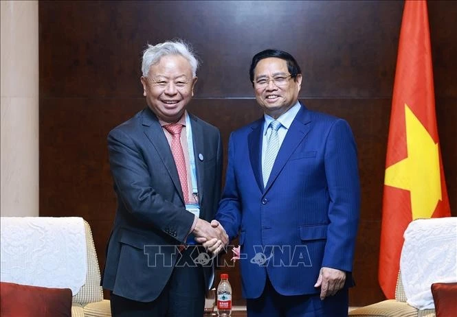 El primer ministro de Vietnam, Pham Minh Chinh, y Jin Liqun, presidente del Banco Asiático de Inversión en Infraestructura (AIIB). (Foto: VNA)