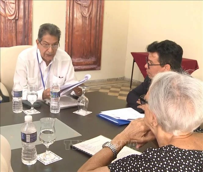 Fredesmán Turró González habla en un seminario sobre las relaciones Vietnam-Cuba. (Foto: VNA)