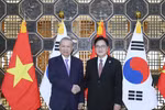 El secretario general del Partido Comunista de Vietnam, To Lam, y el presidente de la Asamblea Nacional de Corea del Sur, Woo Won Shik. (Foto: VNA)