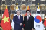 El secretario general del Partido Comunista de Vietnam, To Lam, y el presidente de la Asamblea Nacional de Corea del Sur, Woo Won Shik. (Foto: VNA)