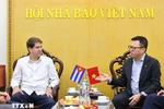 El presidente de la Asociación de Periodistas de Vietnam, Le Quoc Minh, y Jorge Legañoa Alonso, presidente de la Agencia Informativa Latinoamericana Prensa Latina. (Foto: VNA)