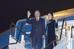El secretario general del Partido Comunista de Vietnam, To Lam, y su esposa Ngo Phuong Ly, concluyen con éxito su visita de Estado a Laos. (Foto: VNA)