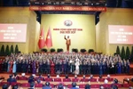 Comité Central del Partido Comunista de Vietnam del XIV mandato se presenta ante el Congreso. (Foto: VNA)