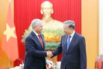 El secretario general To Lam y el presidente de la Duma rusa Vyacheslav Volodin acordaron impulsar la cooperación en energía, comercio y tecnología durante su encuentro en Hanoi. (Foto: VNA)