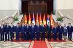 El secretario general del Partido Comunista de Vietnam, To Lam, el secretario general del PRPL y presidente de Laos, Thongloun Sisoulith, y delegados de alto nivel de los dos países. (Foto: VNA)